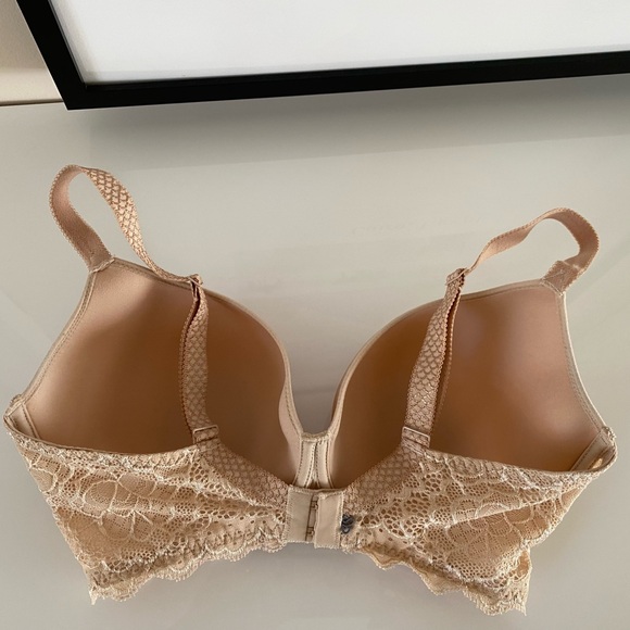 Simone Perele Caresse 3D plunge bra. - Picture 5 of 10
